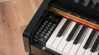 Digitalpiano mit 88 gewichteten Tasten, Hammermechanik, Kunststoffgehäuse, 200 Rhythmen & Klängen, integriertem Lautsprecher für Erwachsene