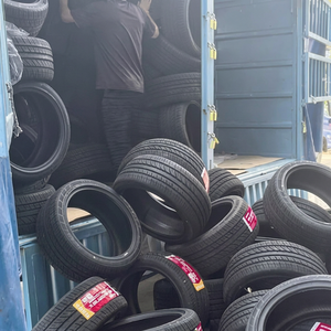 Excellents pneus de camion 315/80r22.5 295/80r22.5 11r22.5 avec un bon prix et de bonne qualité - Product Image 1