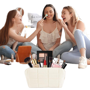 Sac <span class=keywords><strong>de</strong></span> maquillage <span class=keywords><strong>en</strong></span> peluche stockage cosmétique rouge à lèvres pour femmes fermeture éclair grand voyage <span class=keywords><strong>trousse</strong></span> <span class=keywords><strong>de</strong></span> <span class=keywords><strong>toilette</strong></span> pochette transportant velours <span class=keywords><strong>tissu</strong></span> sac - Product Image 6
