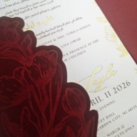 Ensemble d'invitations de mariage élégantes en velours avec impression typographique, carte d'invitation dorée avec sceau de cire pour un mariage moderne et unique