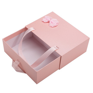 Eco Friendly 17.8*12.7*6.6cm Paper Shipping Box With Handle Pink Shipping Boxes Custom Logo
