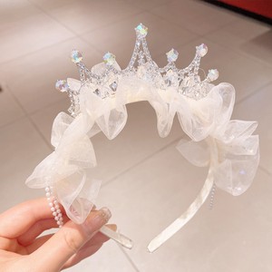 Accessorio per Capelli Corona da Principessa per Bambine, Fiocco in Tulle con Perle, Fascia per Capelli con Pizzo Ricamato e Clip in Tessuto - Product Image 4