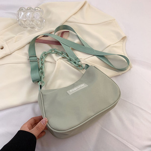 Nova Chegada: Bolsa de Ombro de Lona para Compras, Bolsas de Mão em Cores Vibrantes, Bolsa de Lona com Corrente e Pingente - Product Image 6