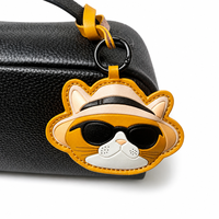 YinHui Unique Porte-clés en cuir motif chat mignon avec breloque chapeau de lunettes de soleil, pendentif de sac, étiquette nominative de valise, accessoire de voyage haut de gamme, cadeau