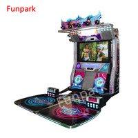 Centre commercial FunPark, borne de jeu Dance Revolution, borne de jeu Pump It Up, machine de jeu de danse.