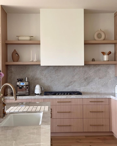 Produzione di mobili da <span class=keywords><strong>cucina</strong></span> personalizzati con design moderno, finitura in melaminico effetto legno e copertura del <span class=keywords><strong>cappa</strong></span> in legno massello. - Product Image 3