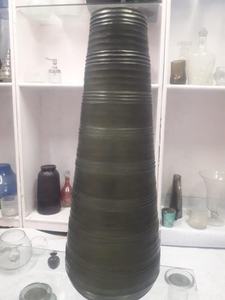 Jarrón de cristal hermoso y pesado de color humo cortado a mano de 24 pulgadas - Product Image 3