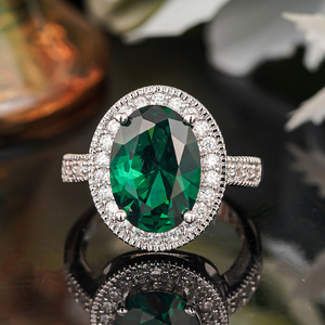 Anello dal Design Ovale, Stile Elegante, Gioiello da Dito per Donne - Product Image 1