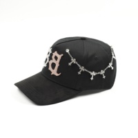 Nueva Llegada Gorras Deportivas de 5 Paneles con Pedrería y Cruz B en Oro Rosa de 24K, Gorras de Gamuza Personalizadas con Forro de Satén y Diseño de Barbas, con Caja
