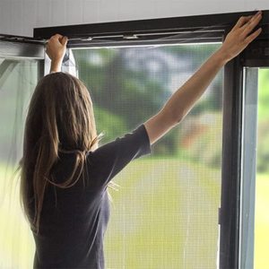 Rollo de Mosquitera de Fibra de Vidrio 120x250cm Gris Resistente a Desgarros para Puertas y Ventanas - Product Image 6