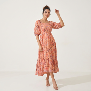 Robe midi élégante à fleurs pour femme, robe décontractée d'été, robe à manches bouffantes courtes, robe fluide pour les vacances, robe de fête tendance pour femme - Product Image 1