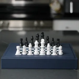 <span class=keywords><strong>Jeu</strong></span> d'échecs en cuir PU avec rangement, pliable et écologique, cadeau élégant pour la remise <span class=keywords><strong>des</strong></span> diplômes, la fête <span class=keywords><strong>des</strong></span> pères et la décoration intérieure - Product Image 5