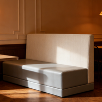 Ensemble de meubles de luxe modernes en bois et cuir pour hôtel, café et restaurant : canapé, banquette, table et chaises