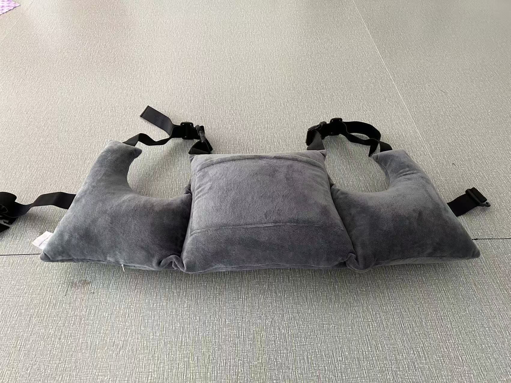 Gris, deux bretelles