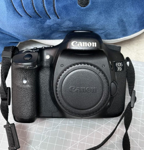 Appareil photo numérique reflex numérique professionnel <span class=keywords><strong>Canon</strong></span> 7D de milieu de <span class=keywords><strong>gamme</strong></span> à petit prix, format APS-C - Product Image 2