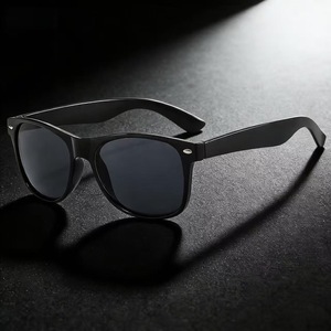 Lunettes de soleil rétro carrées UV400 tendance pour hommes et femmes, couleur gris riz, effet tache d'encre, vente en gros - Product Image 1
