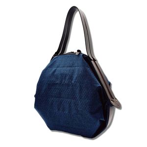 กระเป๋าเป้สะพายหลังแบบยูนิเซ็กซ์ ทำจากผ้าร่มเนื้อหนา หนังแท้คุณภาพสูง โพลีเอสเตอร์ ดีไซน์พับได้สิทธิบัตรเฉพาะ โครงสร้างภายในแข็งแรง - Product Image 3