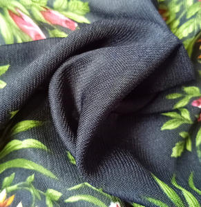 Fabricant de foulards de tête vendus à chaud châles 80*80cm imprimé de fleurs femmes polyester carré <span class=keywords><strong>Ukraine</strong></span> foulards russes - Product Image 4