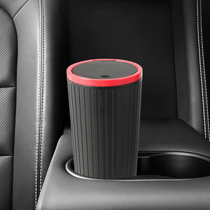 Mini poubelle de voiture portable 550 ml, noire et rouge, en forme de tasse avec couvercle, boîte de rangement pour accoudoir de voiture - Product Image 4