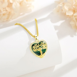 Collier Cœur Arbre Généalogique Vintage en Malachite, Plaqué Or 18K, Pendentif Pierre Verte pour Femme, Cadeau de Luxe Fête des Mères - Product Image 3