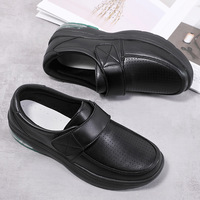 Chaussures de marche respirantes pour femmes avec perforations et fermeture Velcro, semelle épaisse absorbant les chocs, confort optimal pour le travail médical, vente en gros OEM ODM