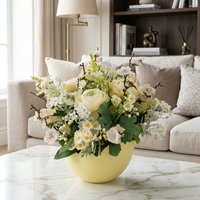 Cremeweiße Ranunkel-Gänseblümchen Künstlicher Wildblumenstrauß, Gemischtes Weißes Zweig-Set mit Matten Blassgelben Blumen und Matter Ovaler Vase