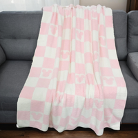 Vente en gros de nouveaux best-sellers en microfibre mode unie plaid tricoté en peluche léger et doux à carreaux personnalisés