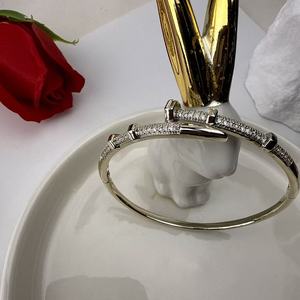 Pulsera de Circonita con Apertura de Uñas para Mujer, Brazalete de Circonita con Microinfusión, Diseño de Gama Alta con Estilo de Nicho para Damas de Moda, 1 Unidad - Product Image 2