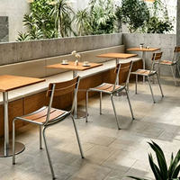 Restaurant-Terrassen- & Gartenmöbel, Café- & Bistro-Outdoor-Essgruppe, Holz- & Metall-Rechteckiger Tisch und Stühle