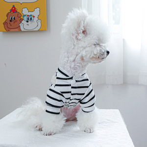 Nueva ropa de otoño/invierno para perros, abrigo Teddy de cuatro patas, overol con bolsillos a rayas blancas y negras - Product Image 4