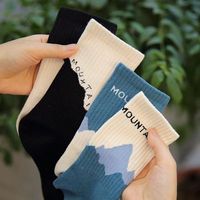 Chaussettes jetables mi-mollet en pur coton pour femmes, antibactériennes et respirantes, avec motifs montagne patchwork et détail de bordure