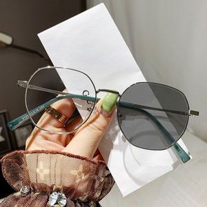 Gafas de Miopía con Marco de Aleación Poligonal para Hombre y Mujer, Moda 2025, Anti Luz Azul, Fotocromáticas - Product Image 4
