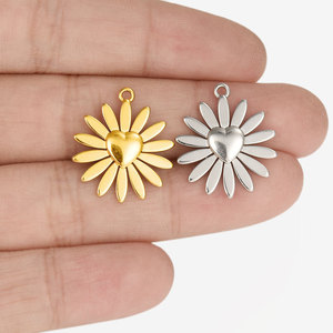 Collar con Colgante de Corazón y Girasol en Acero Inoxidable Chapado en Oro de 18K, Accesorio de Joyería Creativo - Product Image 2