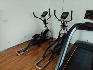 Appareil elliptique magnétique silencieux à faible impact pour les articulations, avec volant d'inertie et commandes par bouton - Product Image 5