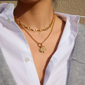 ชุดเครื่องประดับรูปใบโคลเวอร์สี่แฉกสำหรับผู้หญิง ทำจากสแตนเลส ดีไซน์ลายดอกไม้ ชุดของขวัญ ประกอบด้วยสร้อยคอ ต่างหู และแหวน - Product Image 4