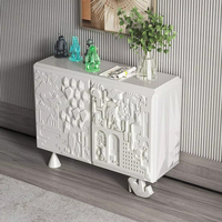 Meuble d'entrée créatif nordique en bois massif, luxe léger, avec rangement à chaussures et sculpture en relief, servant de buffet de salon et de meuble décoratif de hall