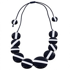 Collier artisanal en résine ambre à deux couches, perles rondes, bijou de luxe, pièce de mode unisexe, idéal pour mariage, pour femme - Product Image 5