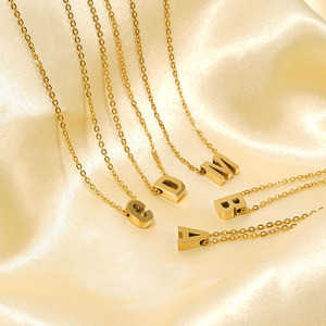 Collar inicial pequeño de acero inoxidable pulido alto, collar de moda chapado en oro con 26 letras mayúsculas para mujer - Product Image 4