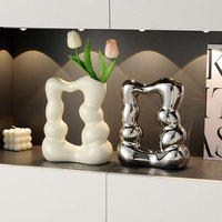 Vase en céramique simple Art abstrait pour la décoration de la maison Personnalité créative Décor de salon avec des vases en céramique et en porcelaine