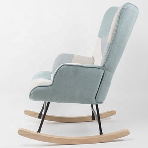 <span class=keywords><strong>Fauteuil</strong></span> à <span class=keywords><strong>bascule</strong></span> moderne en velours <span class=keywords><strong>patchwork</strong></span> bleu et blanc avec dossier haut et pieds en bois pour hôtel, chambre, crèche, salon BSCI - Product Image 3