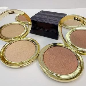 La polvere illuminante Di Christmas in edizione limitata illumina tutti i tipi di pelle 6g AO001 #   o LUMIRE 002 #   CORAIL LUMIRE - Product Image 3