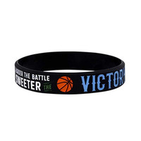 Fabricant de bracelets en silicone personnalisés Conception en relief avec élastique de sport durable rempli d'encre pour le basket-ball pour les promotions