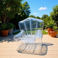 Fauteuil gonflable transparent en PVC, style photographie intérieur et extérieur, design artistique européen, pour une relaxation décontractée