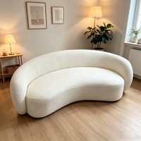Canapé de salon trois places en tissu bouclé, formes courbes irrégulières, rembourré de luxe, pieds en métal, mousse, style moderne pour villa