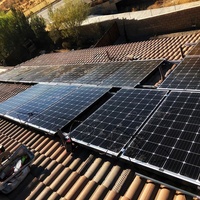 Système d'énergie solaire de toit de tuiles en alliage personnalisé Kit de support de fixation de panneau solaire de toit de tuile supérieure pour le montage de module de panneau