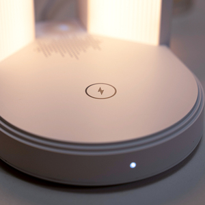 <span class=keywords><strong>2023</strong></span> dernière conception 15W chargeur sans fil bleu dent haut-parleur LED lampe d'ambiance intelligente veilleuse meilleure Station de charge de bureau - Product Image 4