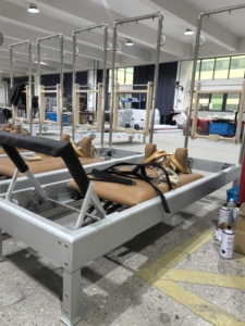 Cama de Pilates Profesional de Alta Gama, Resistente, de Aluminio, Clásica, para Estudio Comercial - Product Image 1