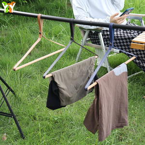 En stock: Perchero para ropa de camping, tendedero, perchero plegable de cuero y madera, toallero de viaje multifuncional - Product Image 1