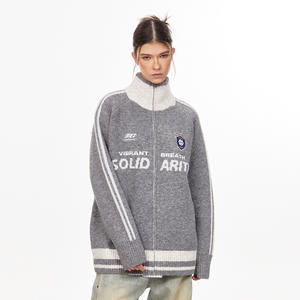 Chaqueta de béisbol de punto con cuello medio alto y letras jacquard sueltas, a la moda, al por mayor - Product Image 4