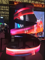 Écran LED flexible et incurvable P1.25 avec animation et graphiques pour des jeux immersifs, les centres commerciaux et les présentoirs de magasins de détail